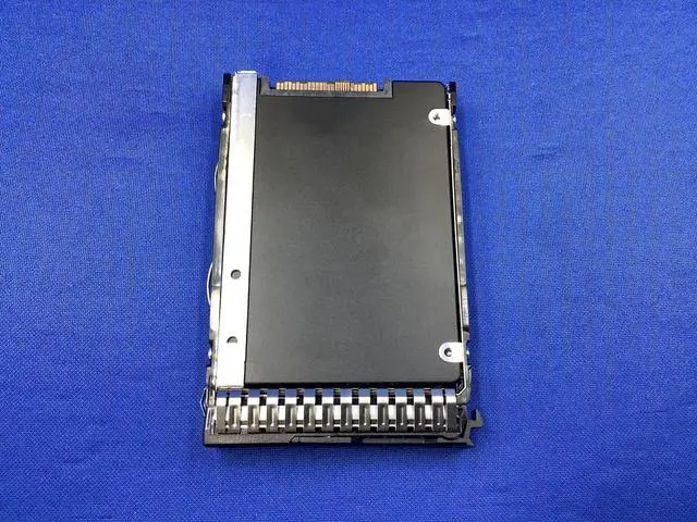 Alt view image 3 of 3 - P10216-B21 HPE 3.84TB NVME GEN3 RI SFF SCN U.2 PE6011 SSD P10467-001 P09769-002