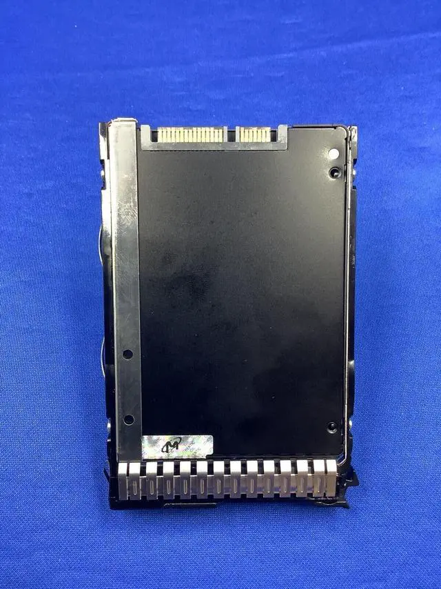 Alt view image 3 of 7 - P18431-B21 HPE 7.68TB SATA 6G Read Intensive MV sc sff 2.5inch SSD P18486-001