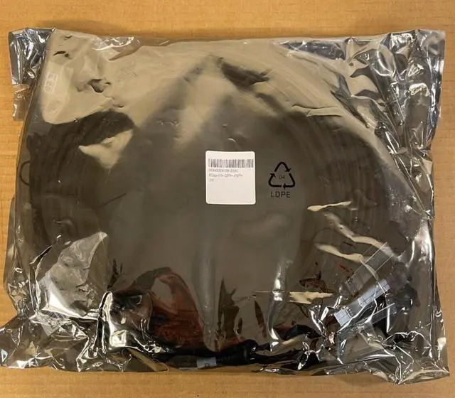 Alt view image 2 of 4 - HP HPE FlexNetwork JG331A X240 40G QSFP+ to 4x 10G SFP+ 5M Splitter Cable 4x 10G