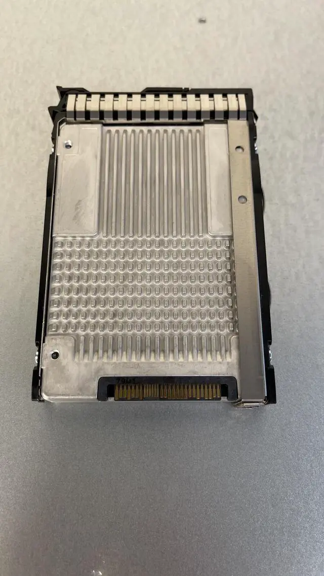 Alt view image 4 of 5 - HPE Intel DC P4500 2TB NVMe U.2 x4 RI 2.5 SCN DS Solid State Drive 100% 0.5 DWPD