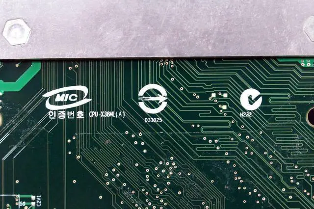 Alt view image 7 of 7 - Intel X38ML Server Motherboard Xeon / Core2 LGA775 Intel X38 DDR2 800 D95420-207