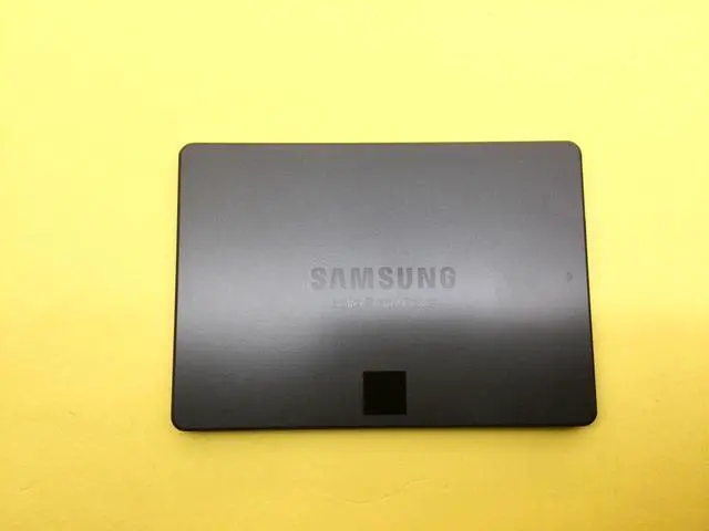 Alt view image 2 of 3 - Samsung 870 QVO Series 8TB SATA III 2.5" Internal SSD MZ-77Q8T0