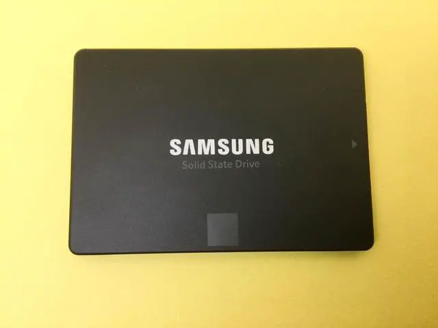 Alt view image 2 of 4 - Samsung 870 EVO Series 4TB SATA 6Gbps 2.5 Inch Internal SSD MZ-77E4T0