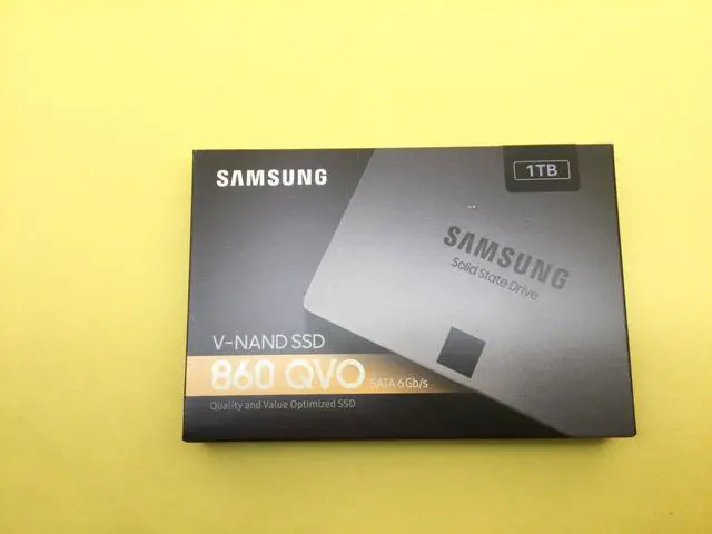 Main image of Samsung 860 QVO 1TB SATA III 2.5" Internal SSD MZ-76Q1T0B/AM