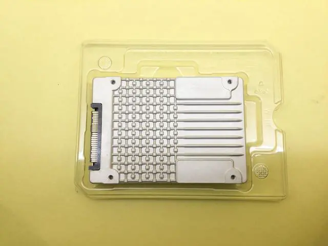 Alt view image 2 of 3 - Intel D7-P5520 1.92TB PCIE4.0 NVMe 2.5" U.2 Internal SSD SSDPF2KX019T1M