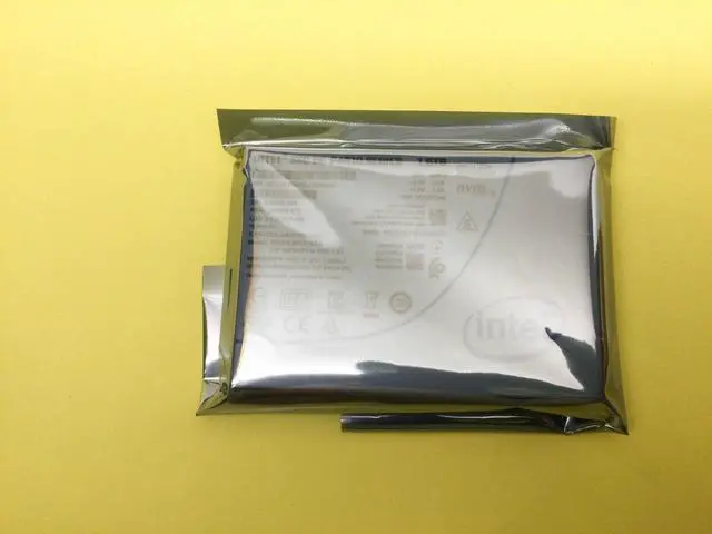 Alt view image 3 of 3 - Intel DC P4610 Series 1.6TB, 2.5in NVMe/PCIe 3.1 x4, 3D, TLC SSD SSDPE2KE016T8