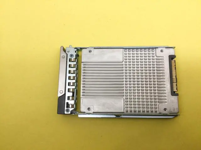 Alt view image 3 of 4 - 58V30 DELL EMC DC P4610 SERIES 1.6TB 2.5IN NVMe/PCIe SSD 058V30 SSDPE2KE016T8T