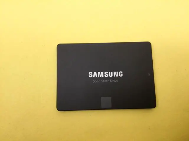 Alt view image 2 of 4 - Samsung 870 EVO Series 2TB SATA 2.5" Internal SSD MZ-77E2T0
