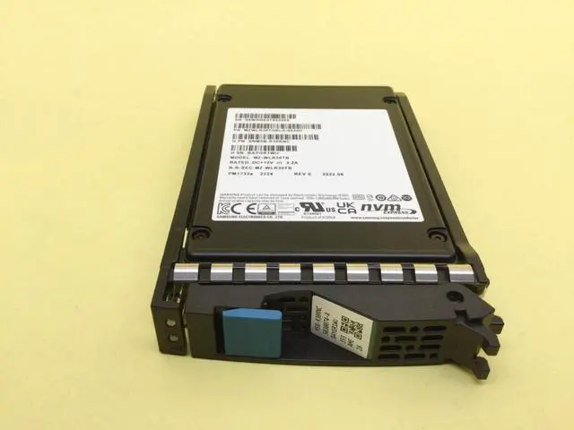 Alt view image 2 of 3 - MZ-WLR30TB Samsung PM1733a 30.72TB NVMe PCIe4.0 U.2 2.5in SSD Hitachi M5B-R30RNC