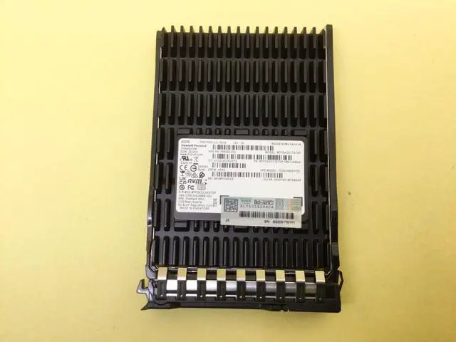 Main image of P64844-B21 HPE 1.92TB NVME GEN4 RI SFF BC U.3 STATIC V2 SSD P65193-001