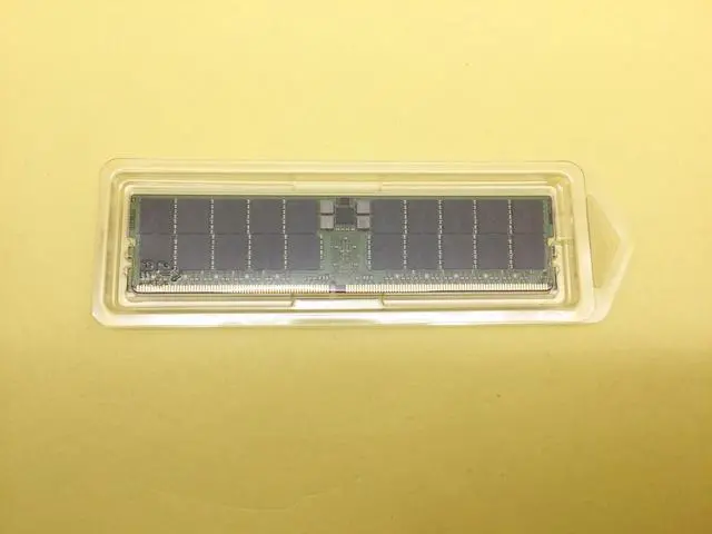 Alt view image 2 of 2 - P50313-B21 HPE 128GB(1x128GB) 2S2Rx4 PC5-4800B RDIMM Server Memory P43336-1A1