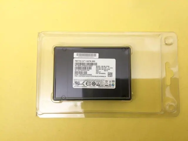 Alt view image 3 of 4 - MZ-WLJ3T80 Samsung PM1733 3.84TB PCIe NVME U.2 2.5in SSD MZWLJ3T8HBLS