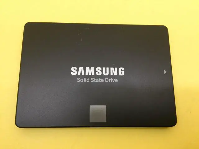 Alt view image 2 of 6 - SAMSUNG 860 EVO 4TB 2.5" SATA III Internal SSD MZ-76E4T0