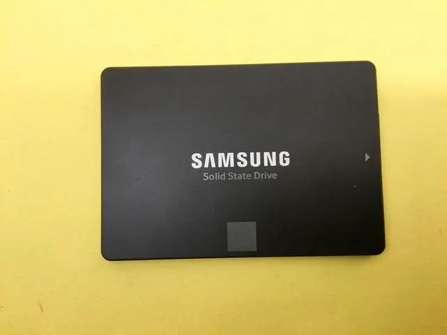 Alt view image 4 of 6 - SAMSUNG 860 EVO 4TB 2.5" SATA III Internal SSD MZ-76E4T0