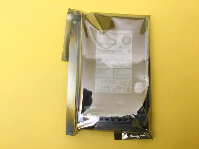 Main image of R0P7D Dell 960GB SATA 6Gbps Read Intensive 2.5'' SSD 0R0P7D MTFDDAK960TGA