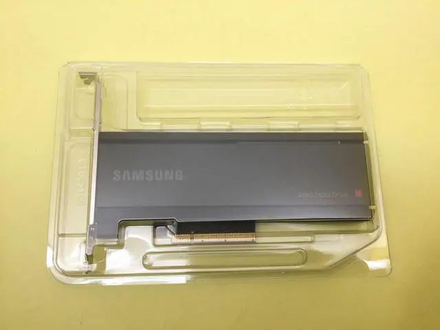 Alt view image 3 of 3 - P26938-B21 HPE 6.4TB NVME GEN4 X8 MIXED USE AIC HHHL PM1735 SSD P28071-001