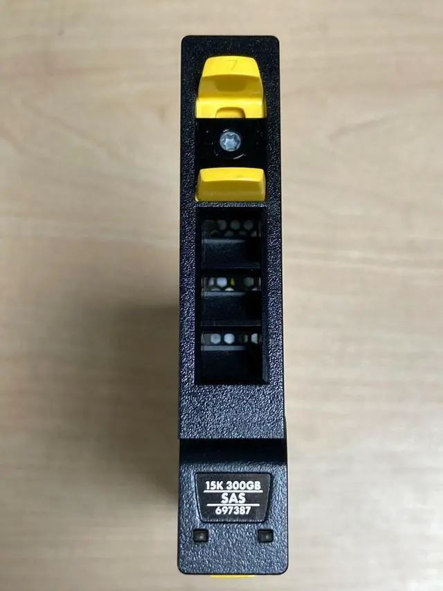 Alt view image 2 of 2 - (NOT FOR HOME PC!) 5697-1842 QR492A HPE 3PAR M6710 300GB 15K 6G SFF 2.5'' SAS HDD HARD DRIVE