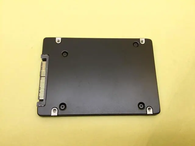 Alt view image 4 of 5 - Samsung PM9A3 1.92TB PCIe Gen4 X4 NVMe 2.5'' U.2 SSD MZ-QL21T90