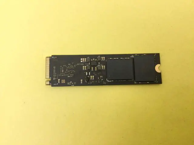 Alt view image 2 of 4 - WD Red SN700 4TB PCIe NVMe M.2 2280 NAS Internal SSD WDS400T1R0C