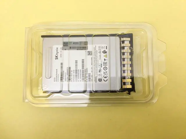 Alt view image 3 of 4 - P65023-B21 HPE 6.4TB NVMe Gen4 MIXED USE SFF BC U.3 V2 MV SSD P65207-001