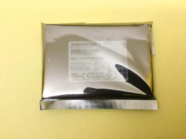 Main image of Samsung PM883 Series 7.68TB SATA 6Gb/s 2.5in Enterprise SSD MZ-7LH7T60