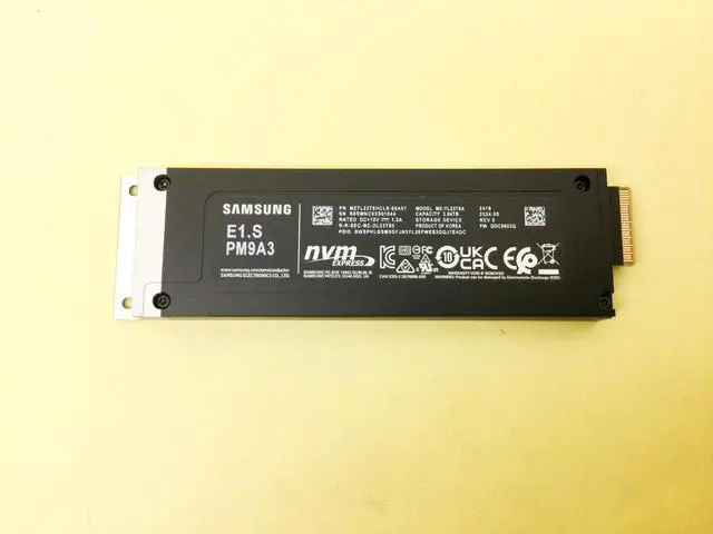 Alt view image 2 of 3 - Samsung PM9A3 3.84TB E1.S 9.5 mm NVMe PCIe 4.0 SSD MZ-TL23T8A