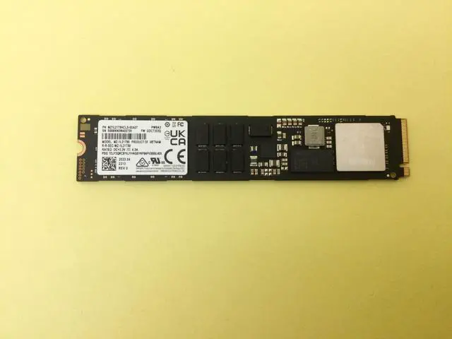 Main image of Samsung PM9A3 1.92TB NVMe PCIe 4.0x4 M.2 22110 SSD MZ-1L21T90