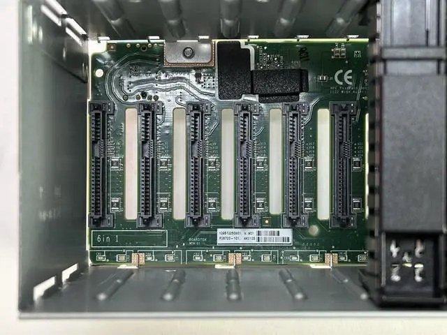 Alt view image 6 of 7 - (NOT FOR HOME PC!) HPE DL380 DL385 DL345 DL38x Gen10/Plus/V2 8SFF Drive Cage Kit 2.5 SATA/SAS BC