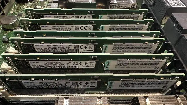 Alt view image 2 of 5 - (NOT FOR HOME PC!) 1x Lenovo 32GB DDR4-2933 2Rx4 Registered PC4-2933Y Server RAM Memory SR950 RDIMM