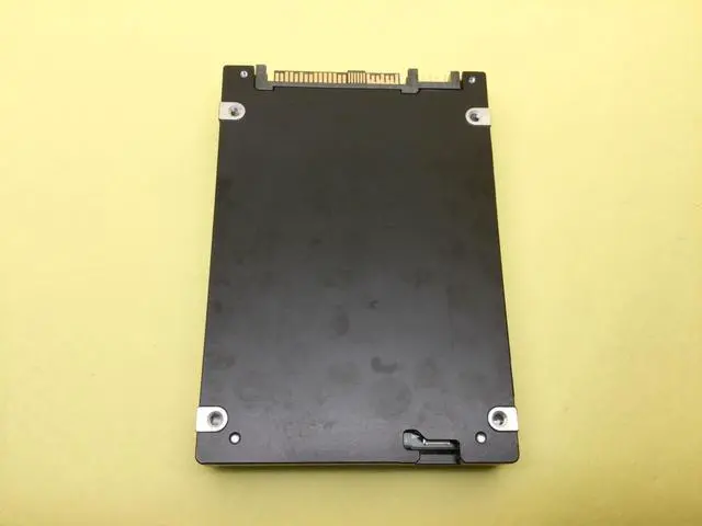 Alt view image 2 of 4 - KIOXIA CD8P-R Series 3.84TB PCIe 5.0 x4 NVMe 2.5in U.3 SSD KCD8XPUG3T84