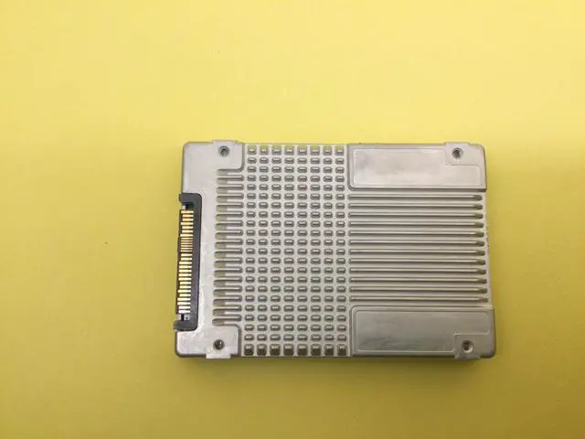 Alt view image 2 of 4 - Intel DC P4610 Series 3.2TB PCIe 3.1 x4 NVMe 2.5'' U.2 SSD SSDPE2KE032T8