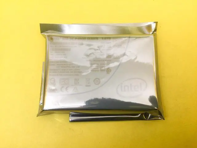 Alt view image 2 of 2 - Intel DC P4600 Series 1.6TB PCIE3.0 NVME U.2 2.5in SSD SSDPE2KE016T7