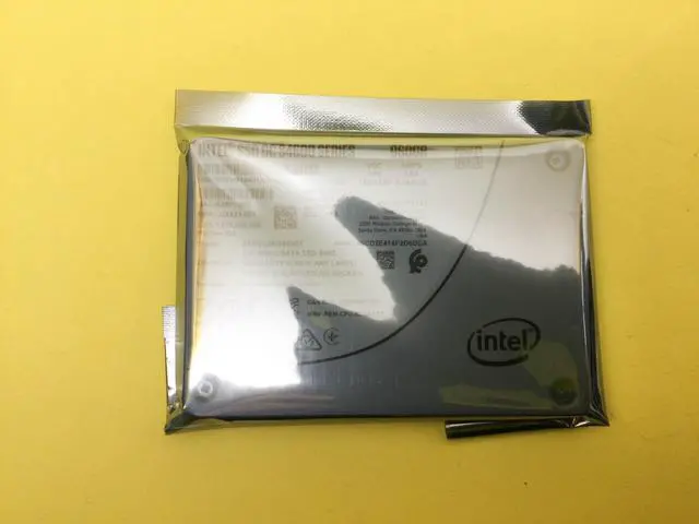 Alt view image 3 of 3 - Intel DC S4600 Series 960GB 6Gb/s SATA 2.5" Internal SSD SSDSC2KG960G7