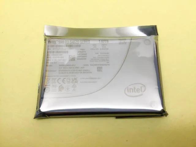 Alt view image 3 of 3 - Intel D3-S4520 Series 1.92TB SATA 6Gbps 2.5in SSD SSDSC2KB019TZ