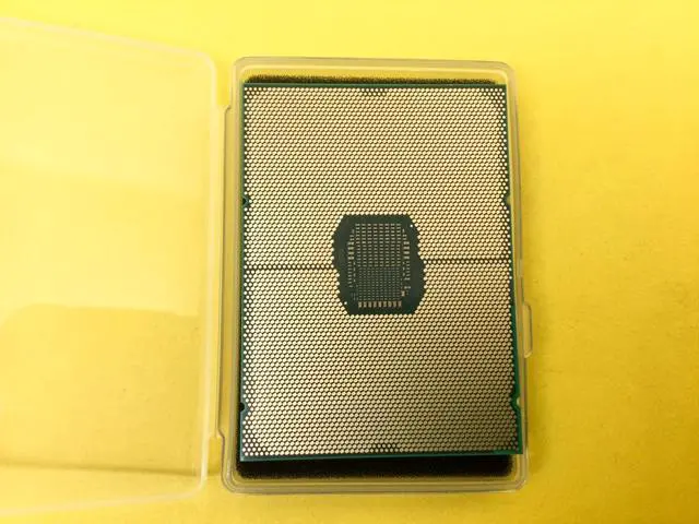 Alt view image 2 of 3 - SRKXB Intel Xeon Gold 6336Y 24-Core 2.40GHz LGA4189 36MB 185W CPU