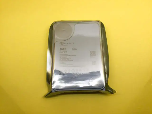 Alt view image 3 of 3 - Seagate Exos X18 16TB 7.2K SATA 6Gb/s 256MB 3.5'' 512e/4Kn HDD ST16000NM000J