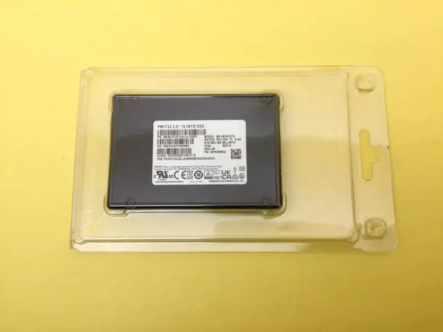 Alt view image 2 of 3 - Samsung PM1733 Series 15.36TB PCIe NVME U.2 2.5" SSD MZ-WLR15T0 MZWLR15THALA