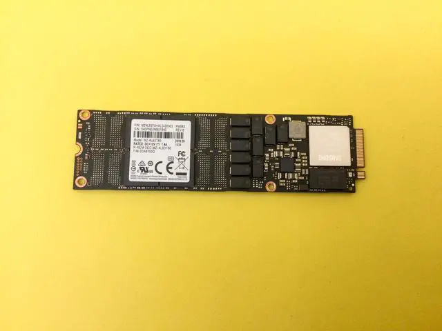 Main image of MZ-4LB3T80 Samsung PM983 3.84TB M.3 NVMe 22110 PCIe SSD MZ4LB3T8HMLA