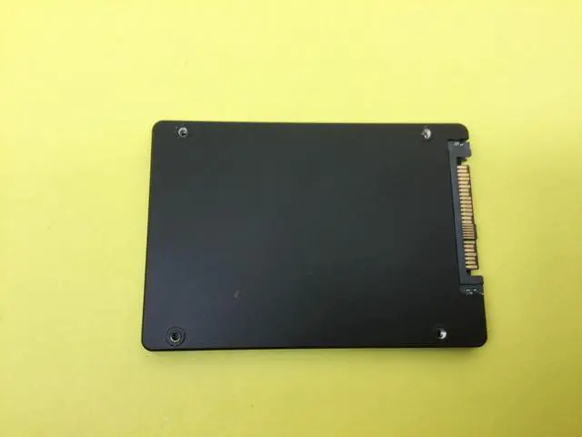 Alt view image 2 of 3 - MZ-QLB9600 Samsung PM983 Series 960GB 2.5" PCIe Gen3 SSD MZQLB960HAJR