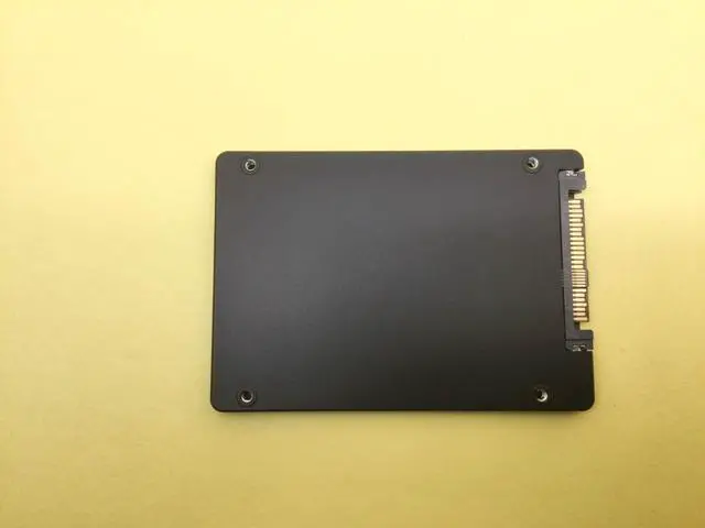 Alt view image 3 of 4 - MZ-QLB3T80 Samsung PM983 3.84TB PCIe Gen3 NVMe U.2 2.5" SSD MZQLB3T8HALS