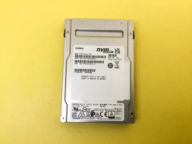 Main image of KIOXIA CM7-R Series 1.92TB PCI Express 5.0 NVMe U.2 2.5in SSD KCMYXRUG1T92