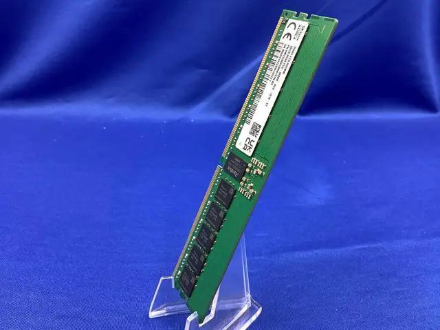 Alt view image 4 of 6 - HMCG88AGBRA191N HYNIX 32GB (1X32GB) 2Rx8 PC5-5600B EC8 RDIMM MEMORY