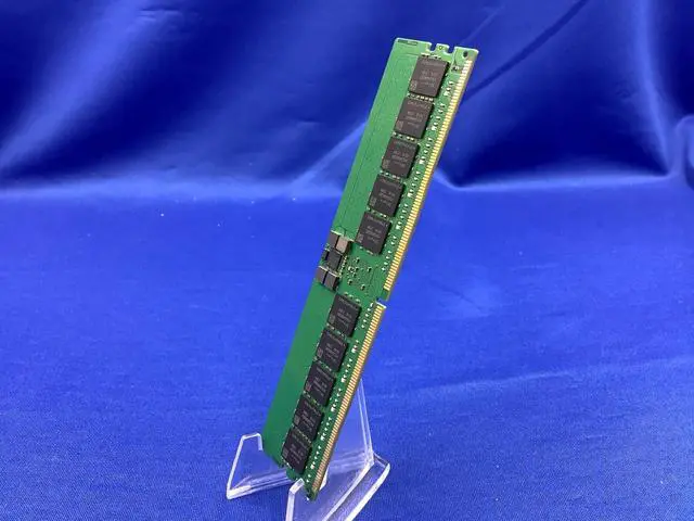 Alt view image 5 of 6 - HMCG88AGBRA191N HYNIX 32GB (1X32GB) 2Rx8 PC5-5600B EC8 RDIMM MEMORY