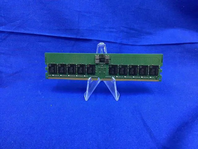 Alt view image 2 of 2 - HMCG88AEBRA115N HYNIX 32GB 2RX8 PC5-4800B SERVER MEMORY