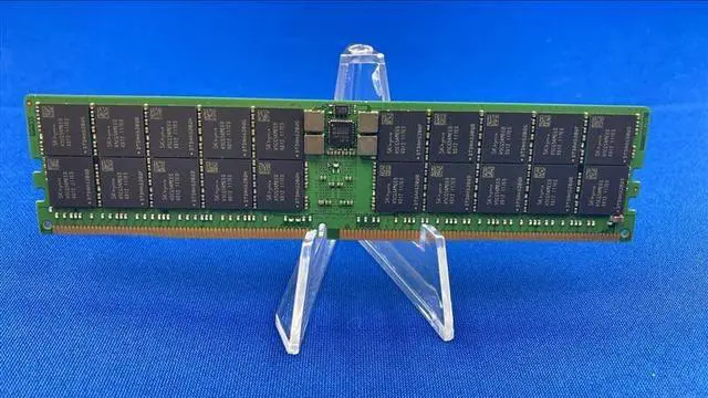 Alt view image 2 of 2 - HMCT04MEERA131N HYNIX 128G (1X128GB) 2S2RX4 PC5-4800B RDIMM MEMORY
