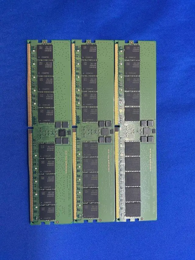 Alt view image 4 of 7 - M321R4GA3BB0-CQK SAMSUNG 32GB (1X32GB) 2RX8 PC5-4800B RDIMM MEMORY