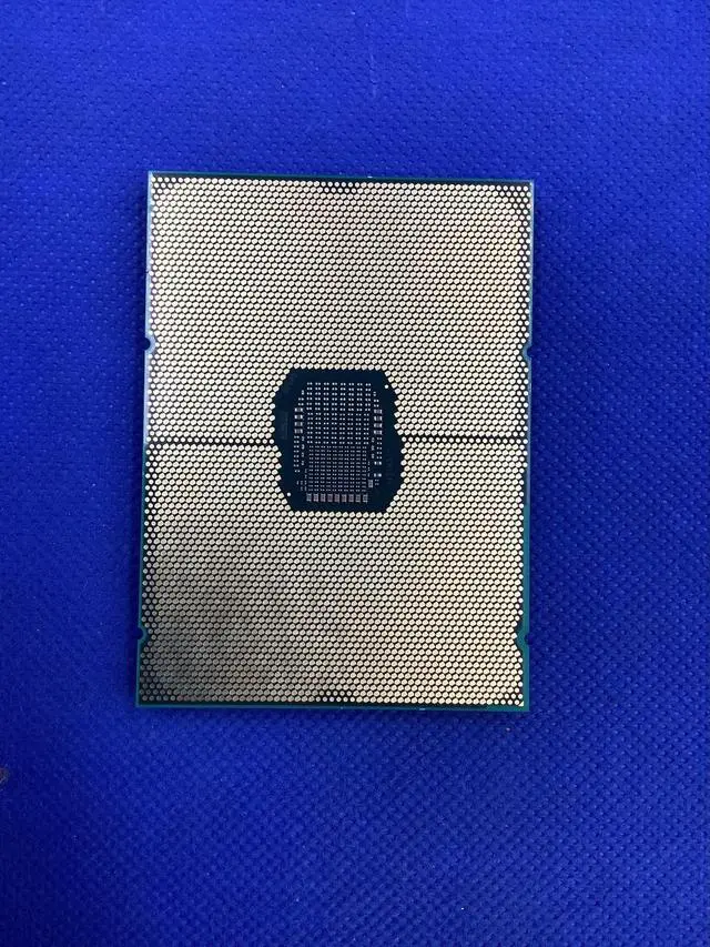 Alt view image 2 of 2 - SRKXQ INTEL XEON Gold 6334 8-CORE 18M Cache, 3.60 GHz CPU CD8068904657601