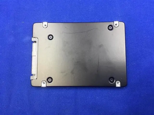 Alt view image 2 of 3 - MZ-QL21T90 Samsung PM9A3 1.92TB 2.5'' PCIe Gen4 X4 NVMe U.2 SSD MZQL21T9HCJR