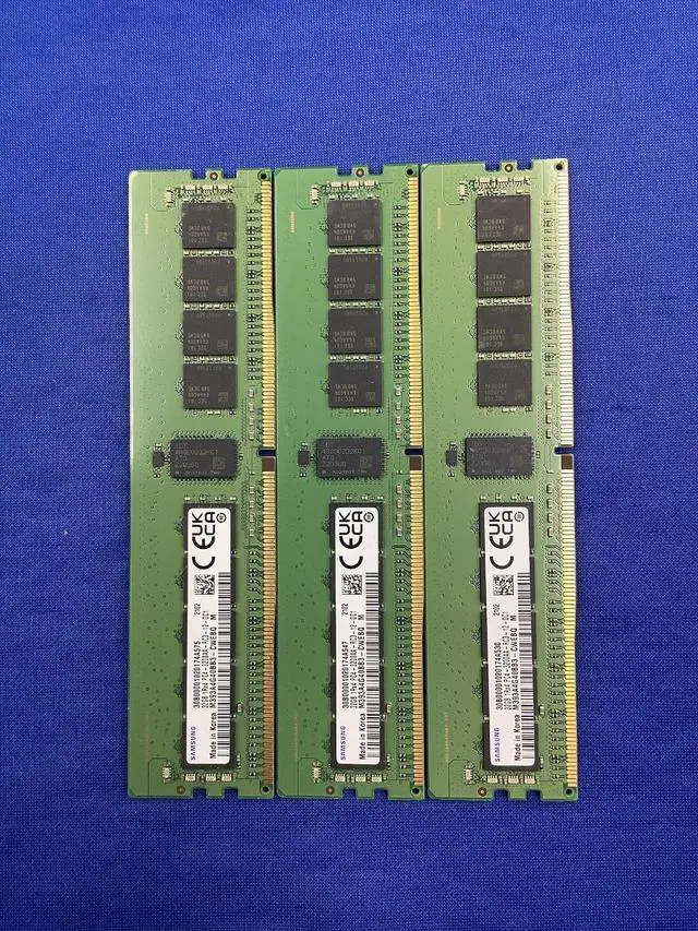 Alt view image 3 of 7 - M393A4G40BB3-CWE SAMSUNG 32GB (1X32GB) 1RX4 PC4-3200A RDIMM MEMORY