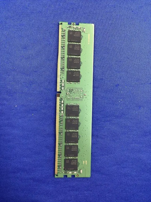 Alt view image 5 of 7 - M393A4G40BB3-CWE SAMSUNG 32GB (1X32GB) 1RX4 PC4-3200A RDIMM MEMORY